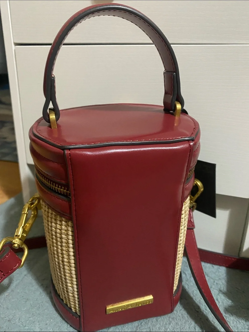 House of Harlow 1960 Red Trim Woven Barrel Crossbody - Picture 2 of 3